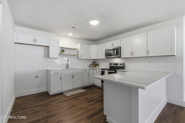 6001 Meadow Oak Lane, Knoxville, TN 37920