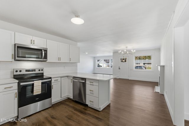 6001 Meadow Oak Lane, Knoxville, TN 37920