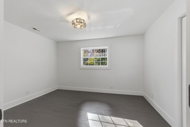 6001 Meadow Oak Lane, Knoxville, TN 37920