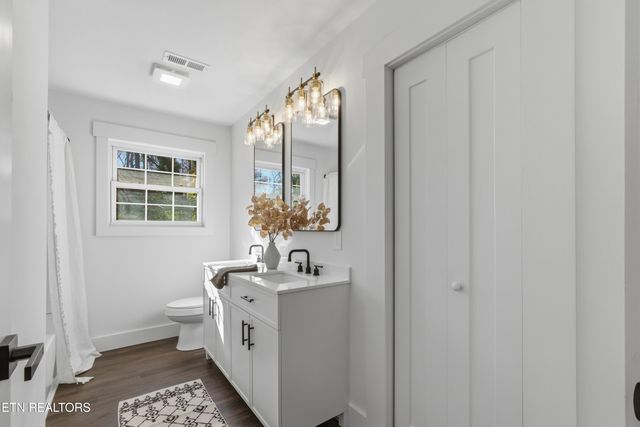 6001 Meadow Oak Lane, Knoxville, TN 37920