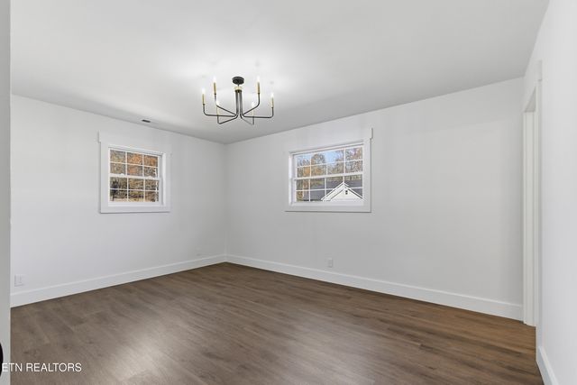 6001 Meadow Oak Lane, Knoxville, TN 37920