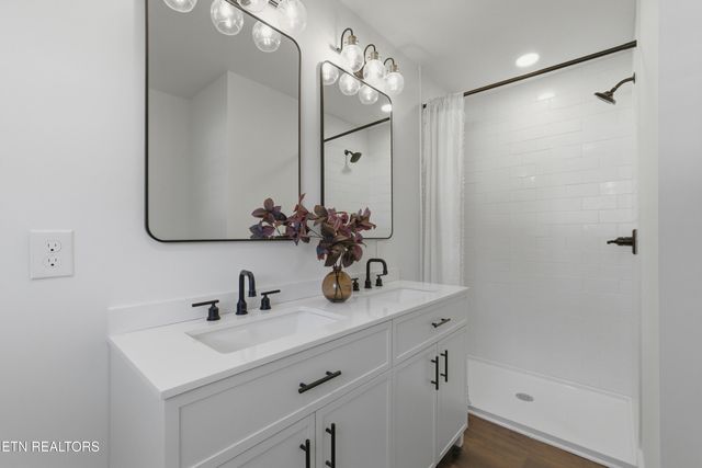 6001 Meadow Oak Lane, Knoxville, TN 37920