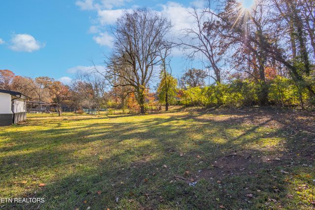 6001 Meadow Oak Lane, Knoxville, TN 37920