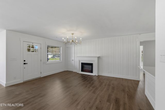 6001 Meadow Oak Lane, Knoxville, TN 37920