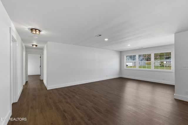 6001 Meadow Oak Lane, Knoxville, TN 37920