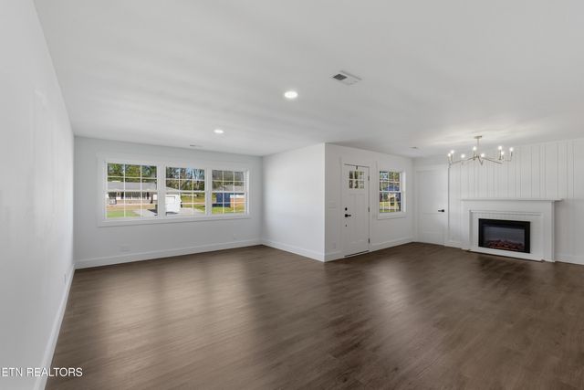 6001 Meadow Oak Lane, Knoxville, TN 37920