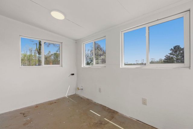 764 Bethesda Rd, Spartanburg, SC 29302