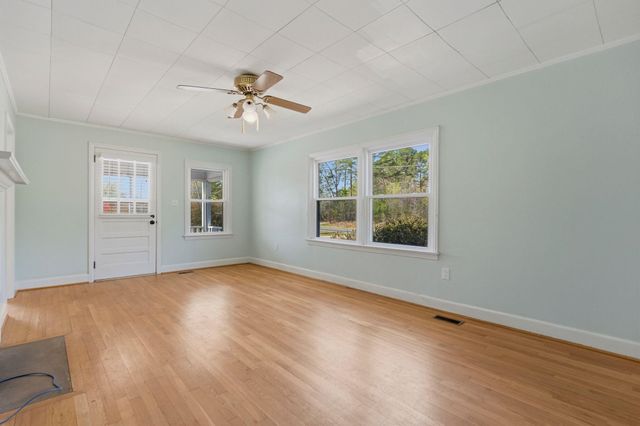 764 Bethesda Rd, Spartanburg, SC 29302