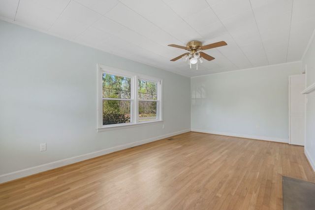 764 Bethesda Rd, Spartanburg, SC 29302
