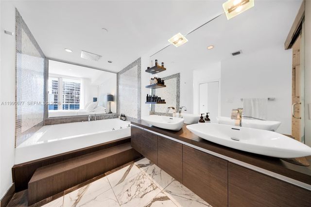 200 Biscayne Boulevard Way 904, Miami, FL 33131