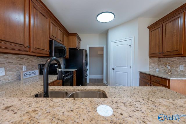 110 Grassy Bank Drive, New Market, AL 35761
