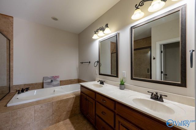 110 Grassy Bank Drive, New Market, AL 35761