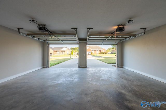 110 Grassy Bank Drive, New Market, AL 35761