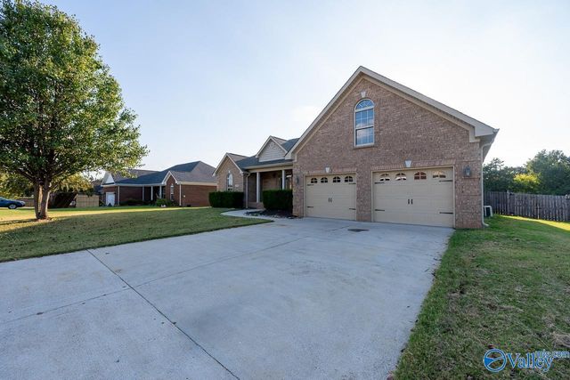 110 Grassy Bank Drive, New Market, AL 35761