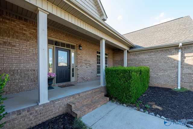 110 Grassy Bank Drive, New Market, AL 35761