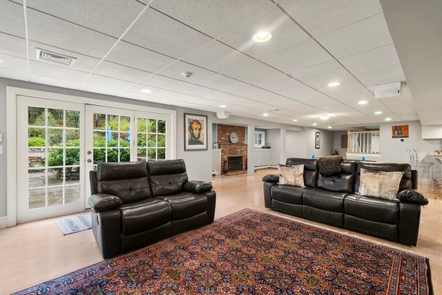 137 Lake Street, Sherborn, MA 01770