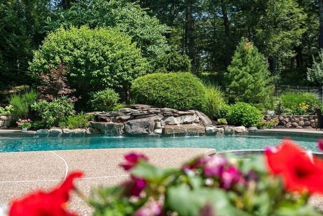 137 Lake Street, Sherborn, MA 01770