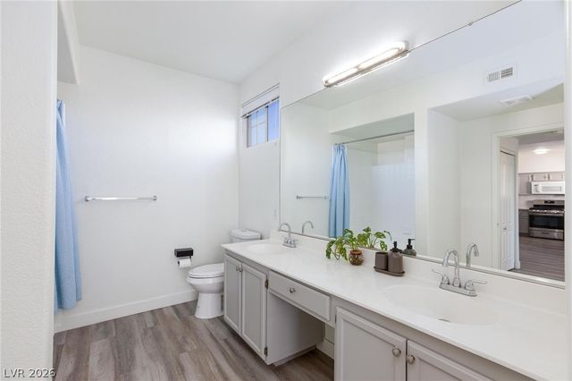 7701 Himalayas Avenue 204, Las Vegas, NV 89128