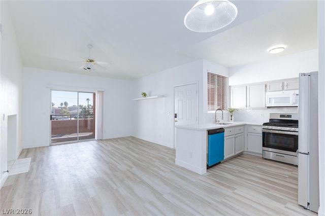 7701 Himalayas Avenue 204, Las Vegas, NV 89128