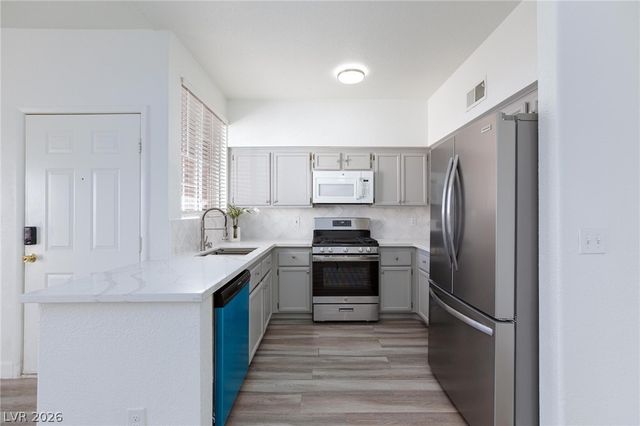 7701 Himalayas Avenue 204, Las Vegas, NV 89128