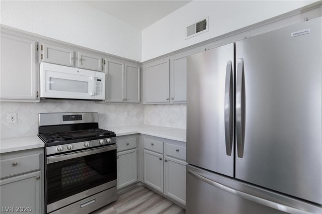 7701 Himalayas Avenue 204, Las Vegas, NV 89128