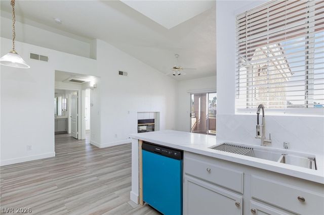 7701 Himalayas Avenue 204, Las Vegas, NV 89128