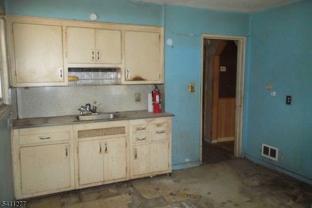 147 Martin Ave, Clifton City, NJ 07012