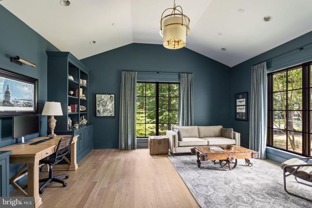 8512 HORSESHOE LN, Potomac, MD 20854