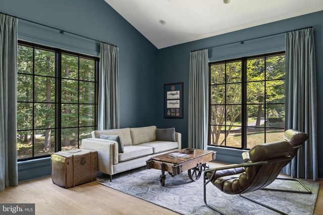 8512 HORSESHOE LN, Potomac, MD 20854