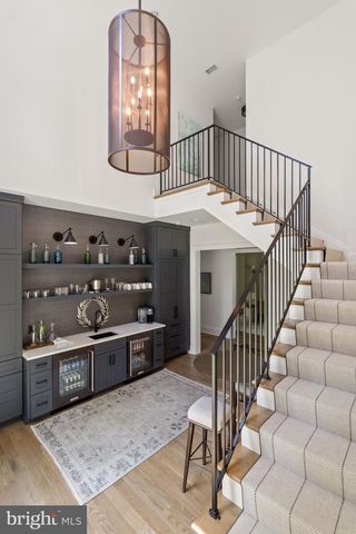 8512 HORSESHOE LN, Potomac, MD 20854