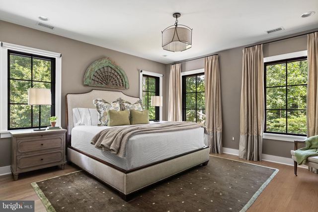 8512 HORSESHOE LN, Potomac, MD 20854