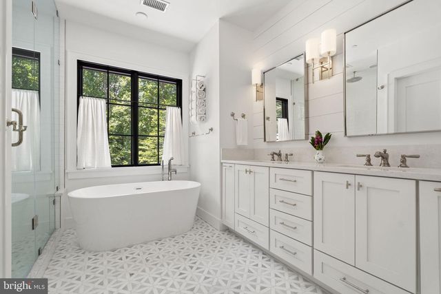 8512 HORSESHOE LN, Potomac, MD 20854