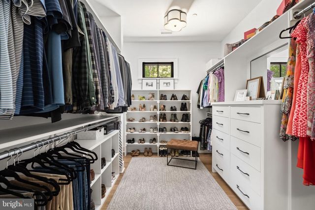 8512 HORSESHOE LN, Potomac, MD 20854