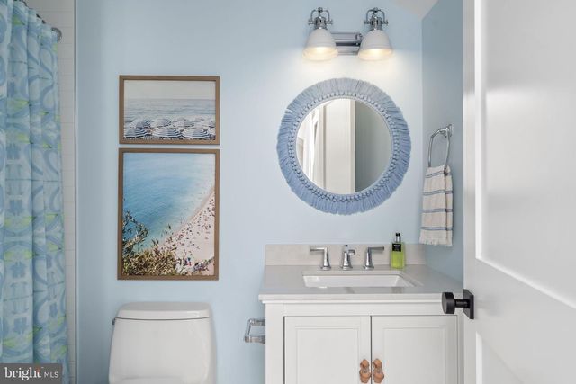 8512 HORSESHOE LN, Potomac, MD 20854