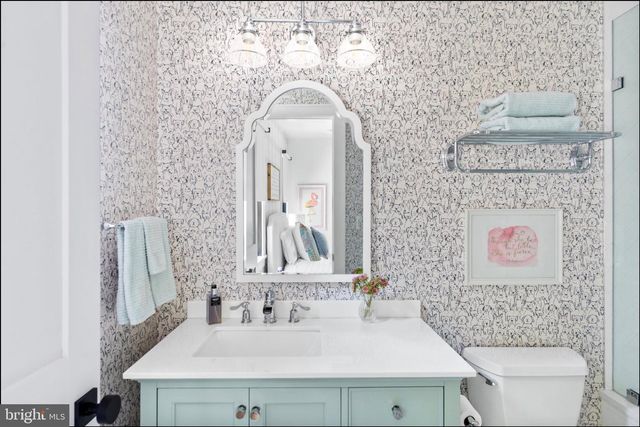 8512 HORSESHOE LN, Potomac, MD 20854