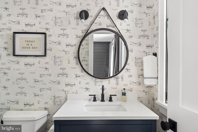 8512 HORSESHOE LN, Potomac, MD 20854