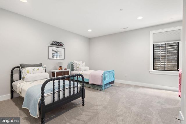 8512 HORSESHOE LN, Potomac, MD 20854