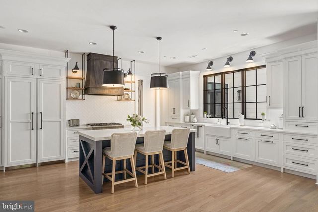 8512 HORSESHOE LN, Potomac, MD 20854