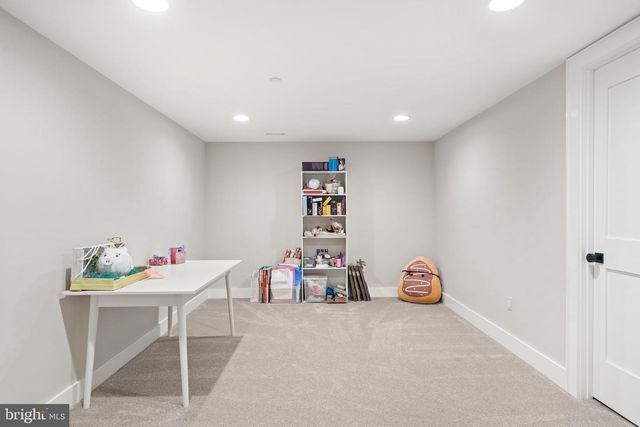 8512 HORSESHOE LN, Potomac, MD 20854