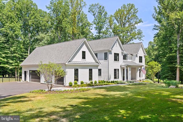 8512 HORSESHOE LN, Potomac, MD 20854