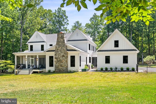 8512 HORSESHOE LN, Potomac, MD 20854