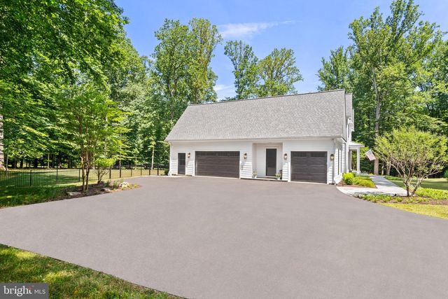 8512 HORSESHOE LN, Potomac, MD 20854