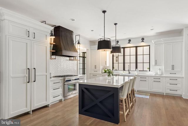 8512 HORSESHOE LN, Potomac, MD 20854