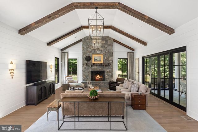 8512 HORSESHOE LN, Potomac, MD 20854