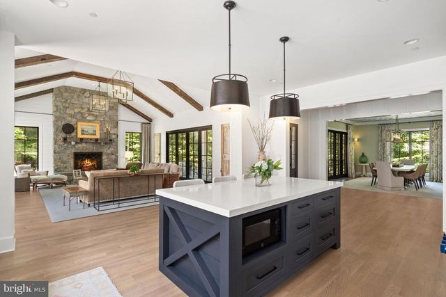 8512 HORSESHOE LN, Potomac, MD 20854