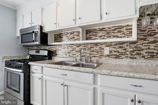 1058 KELLY DR, York, PA 17404