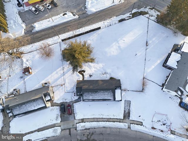 1058 KELLY DR, York, PA 17404