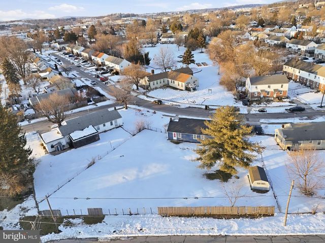 1058 KELLY DR, York, PA 17404