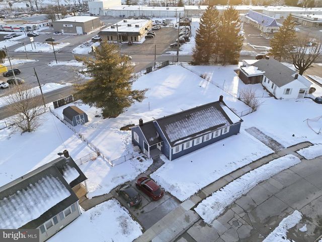 1058 KELLY DR, York, PA 17404