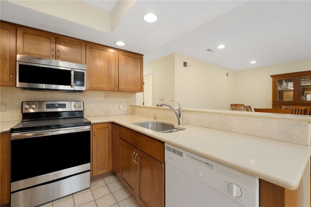 95 Nipmuc Trail B, North Providence, RI 02904
